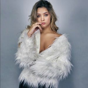 White fluffy jacket ❤️